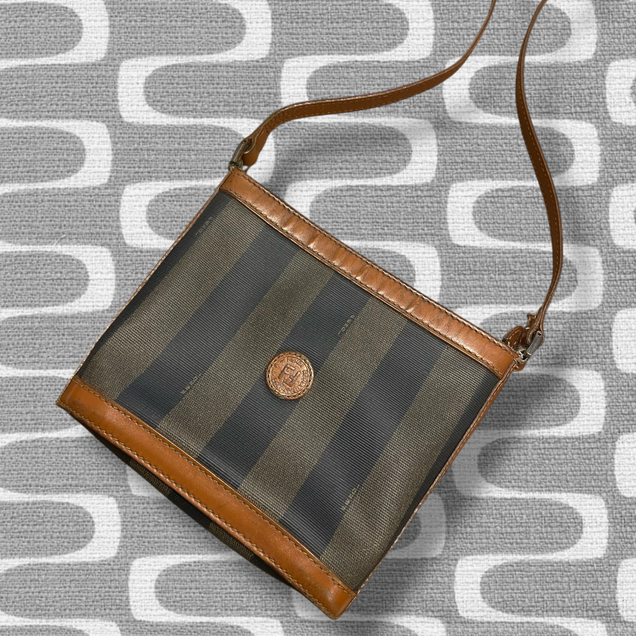 Frankie Shoulder Bag - Image 2