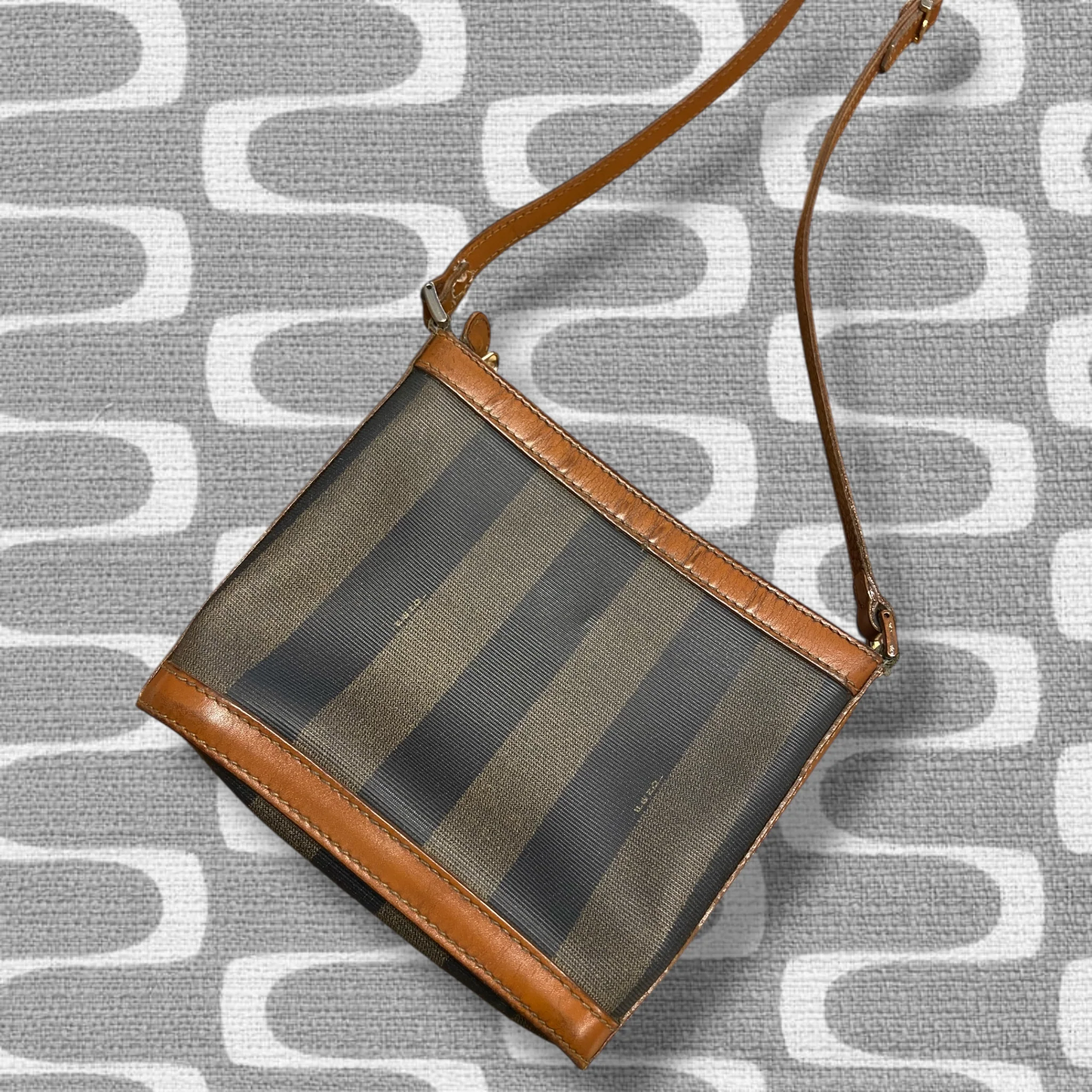 Frankie Shoulder Bag - Image 3