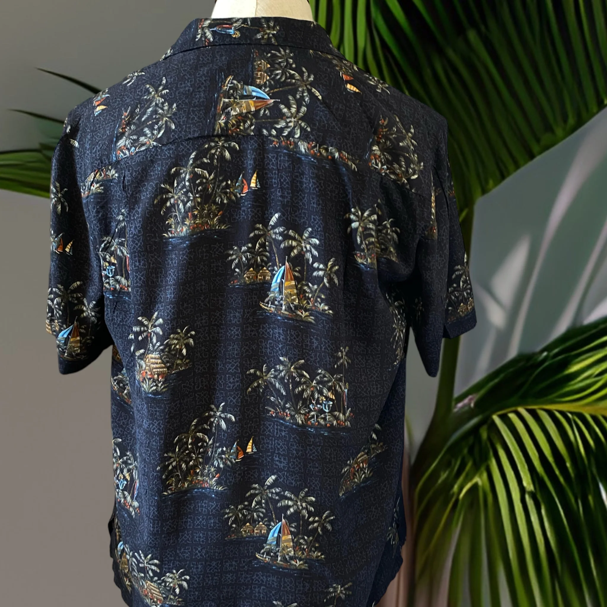 Bartik Bay Mens Shirt Size Medium - Image 3