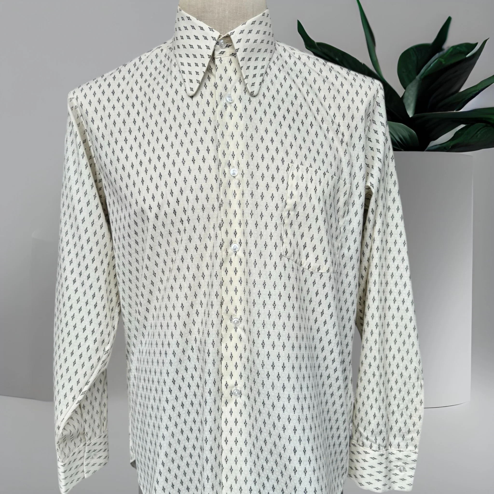 Ricky 70’s Button Up Shirt Size M - Image 2