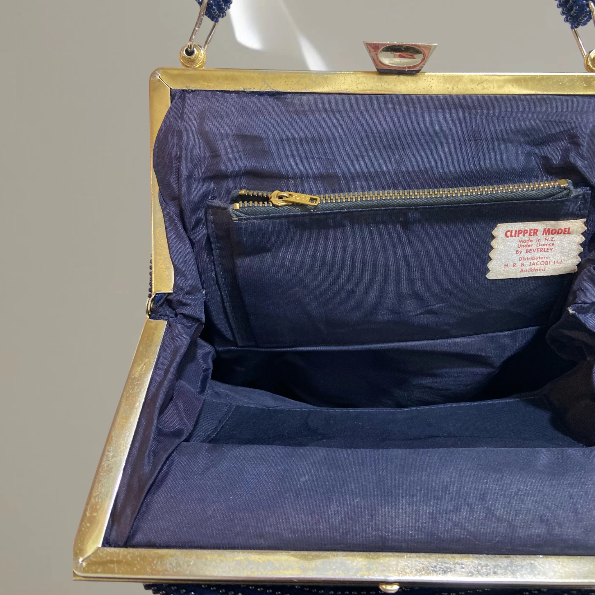 Clipper Vintage Beaded Handbag. - Image 4