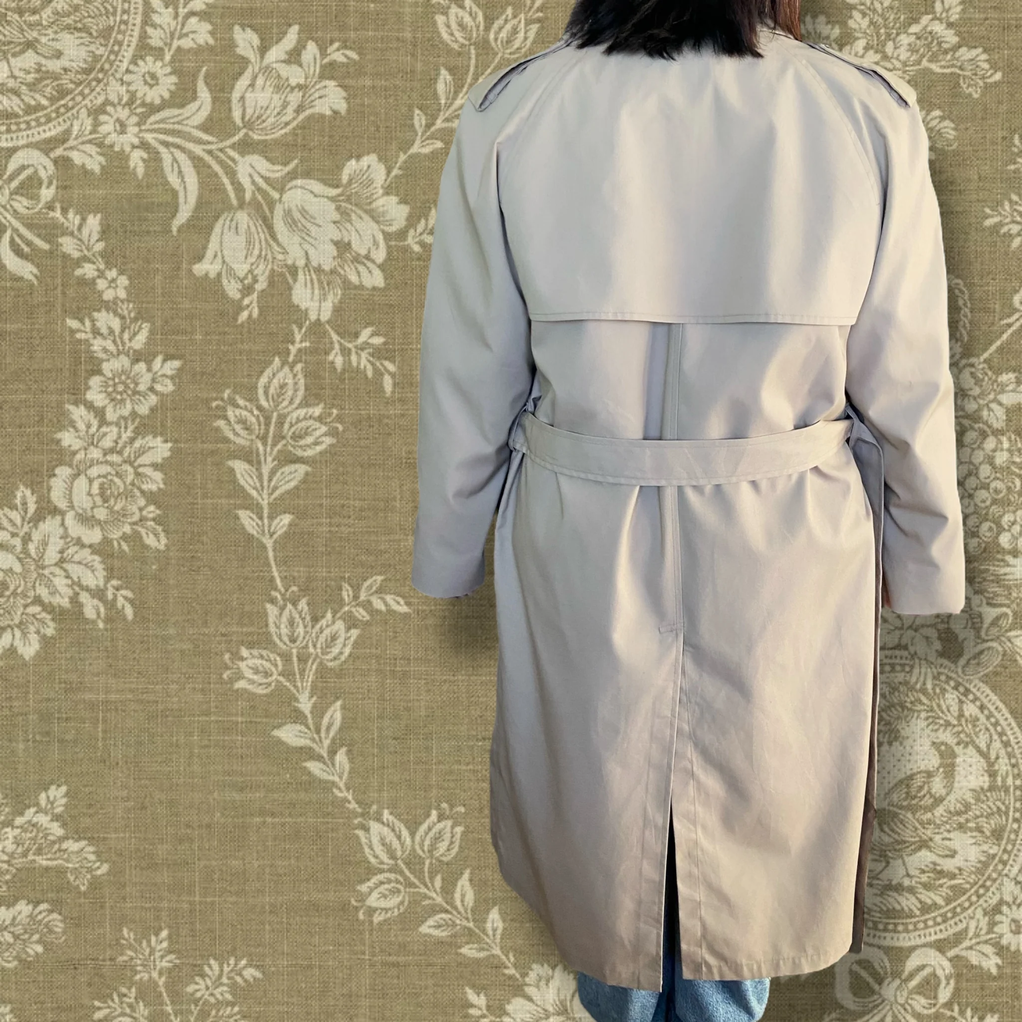 Sam Spade Trenchcoat Size 16/18 - Image 7