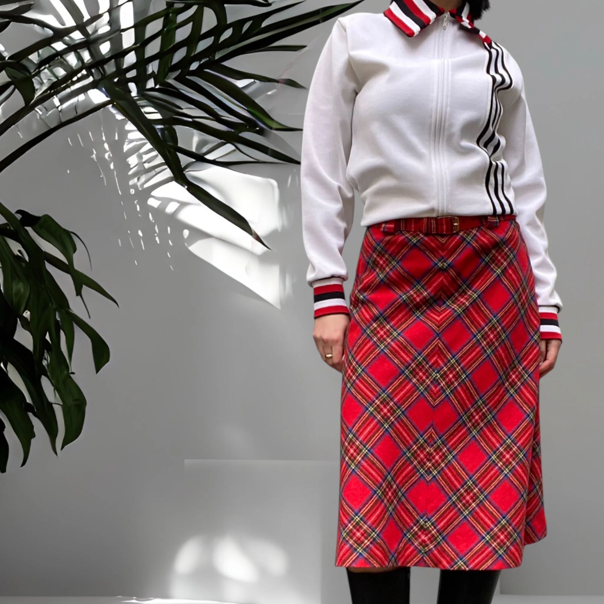 Boston Plaid Skirt 6-8 - Image 2