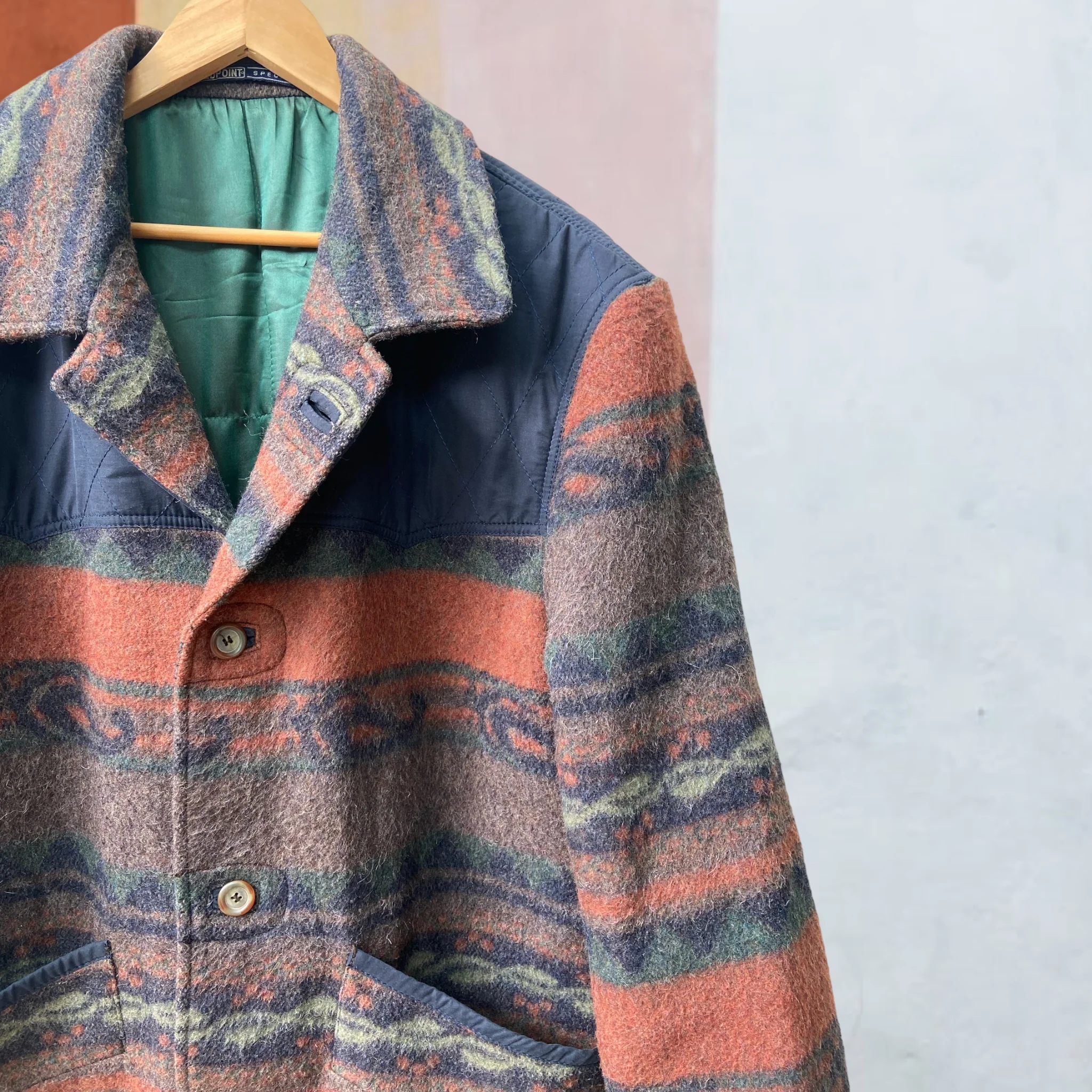 Red point Jacket Size Large - Image 2