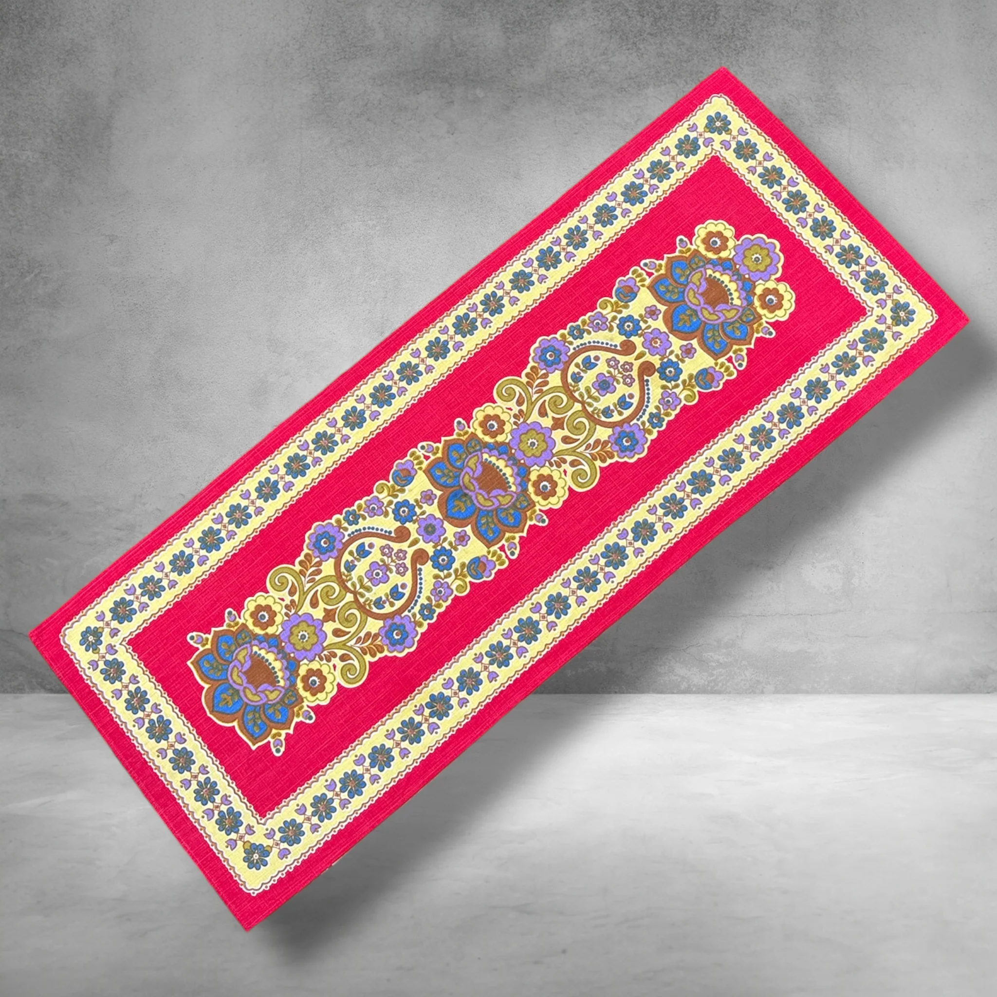 Gloria Table Runner