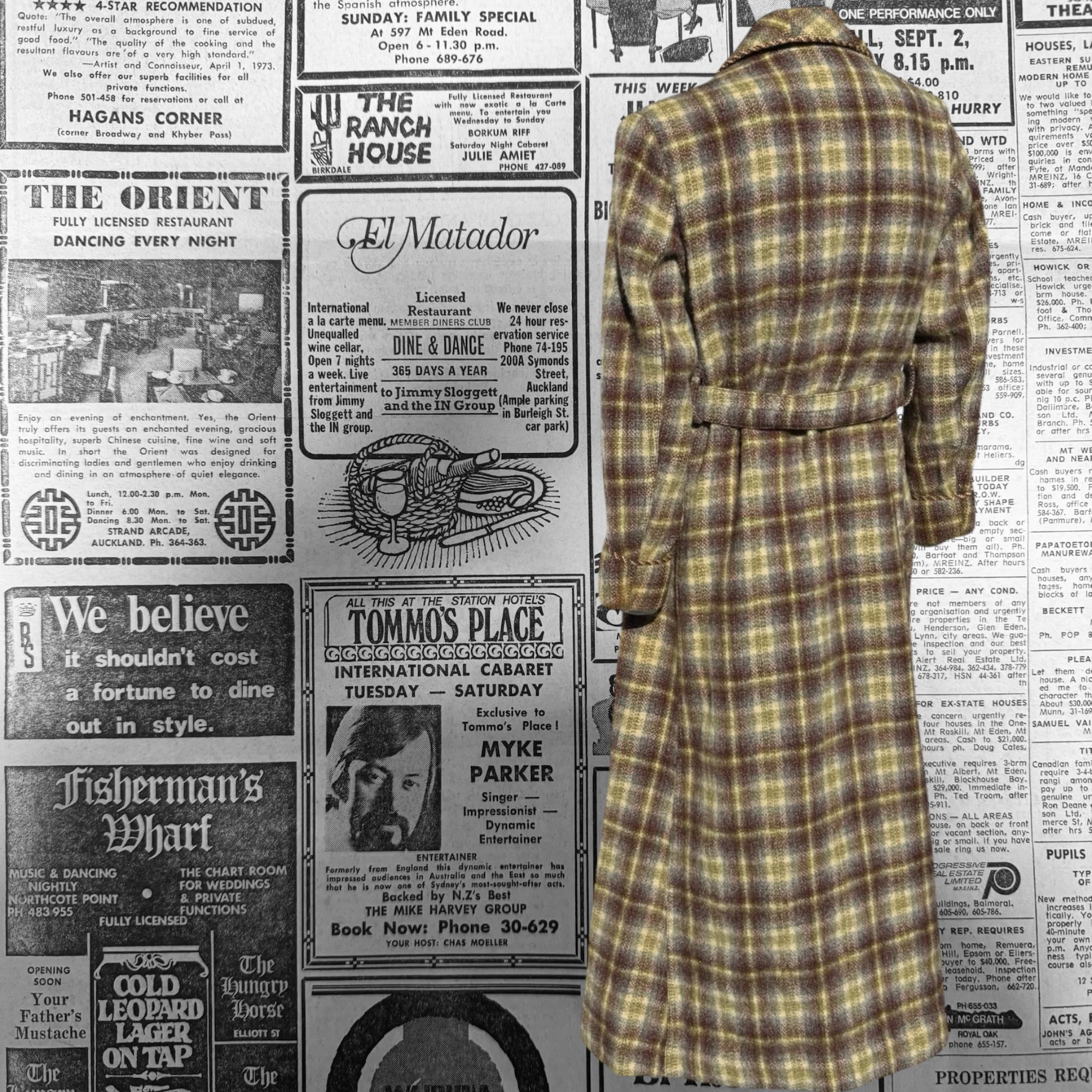 Jagger Robe Size 12 - Image 3