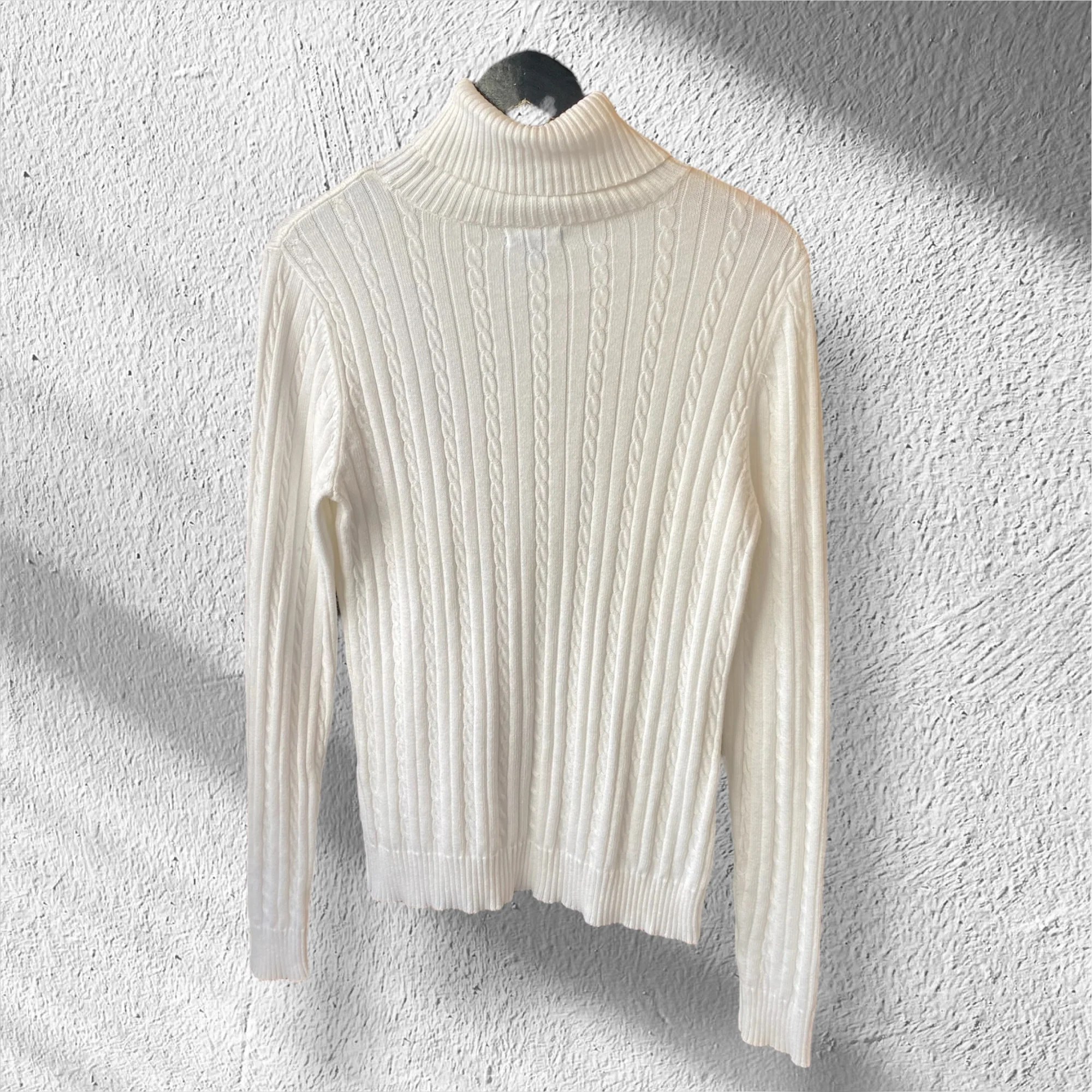 Blair Turtle Neck Size M - Image 3
