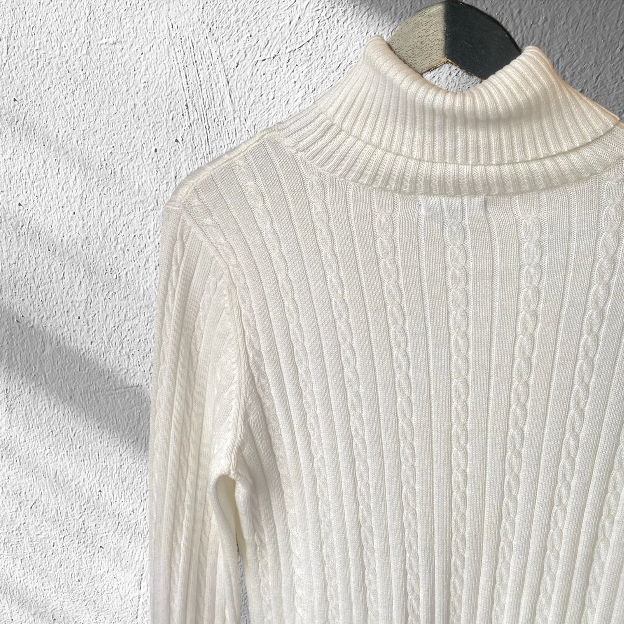 Blair Turtle Neck Size M - Image 4